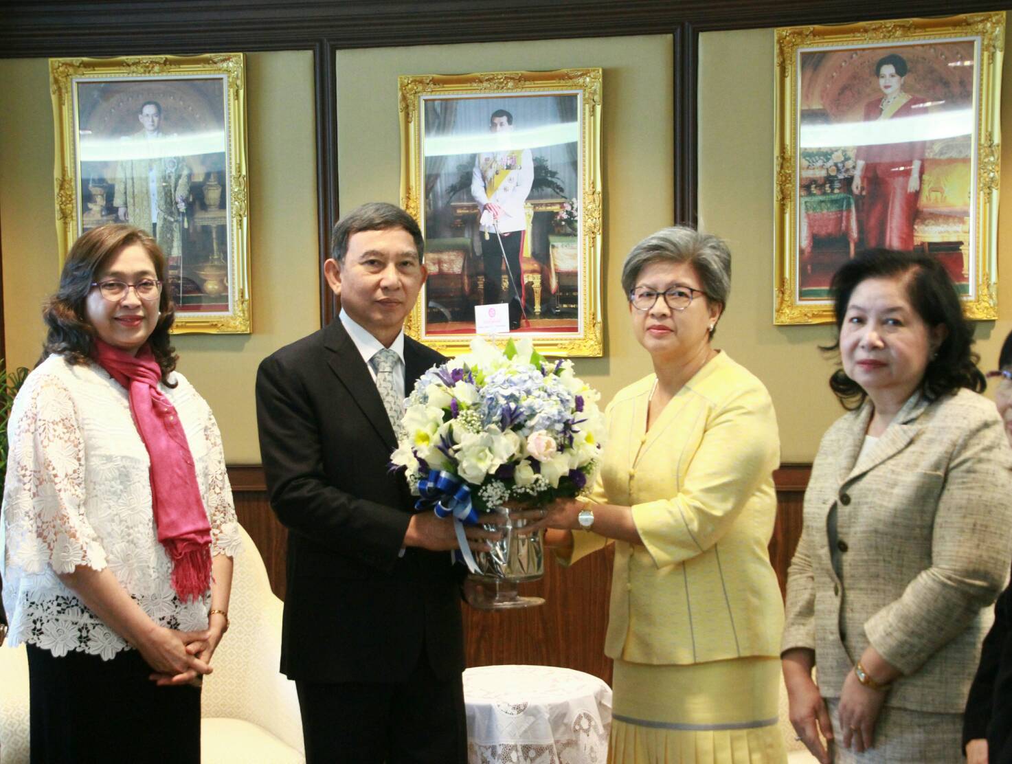 ﻿กรมบังคับคดีร่วมแสดงความยินดีกับรัฐมนตรีว่าการกระทรวงยุติธรรมเนื่องในโอกาสเข้ารับตำแหน่งใหม่ และร่วมอวยพรเนื่องในโอกาสขึ้นปีใหม่ 2561